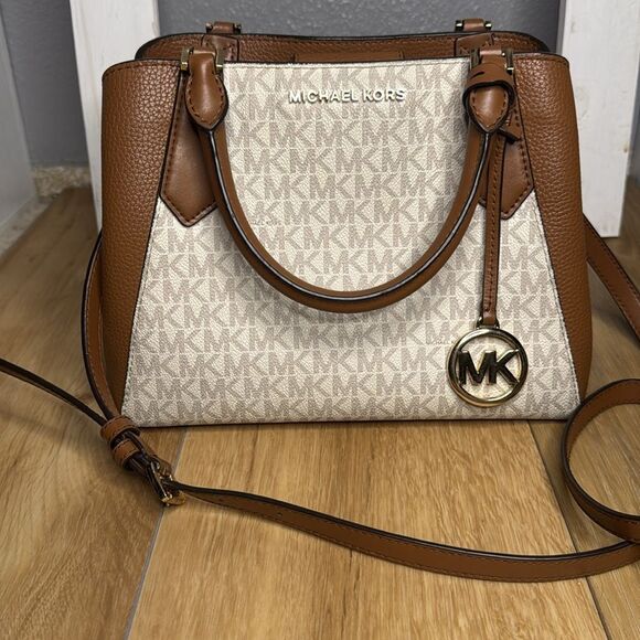 Michael kors bag New with out tags - Picture 1 of 14